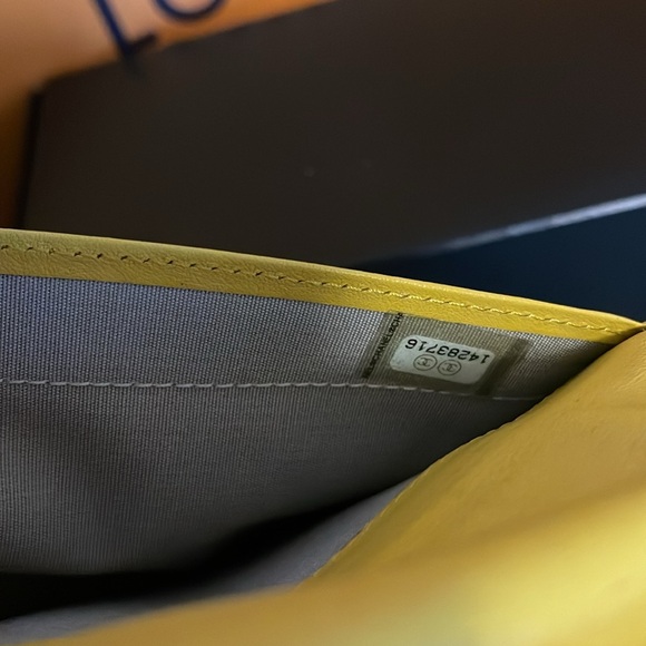 Chanel Wallet - Picture 13 of 16